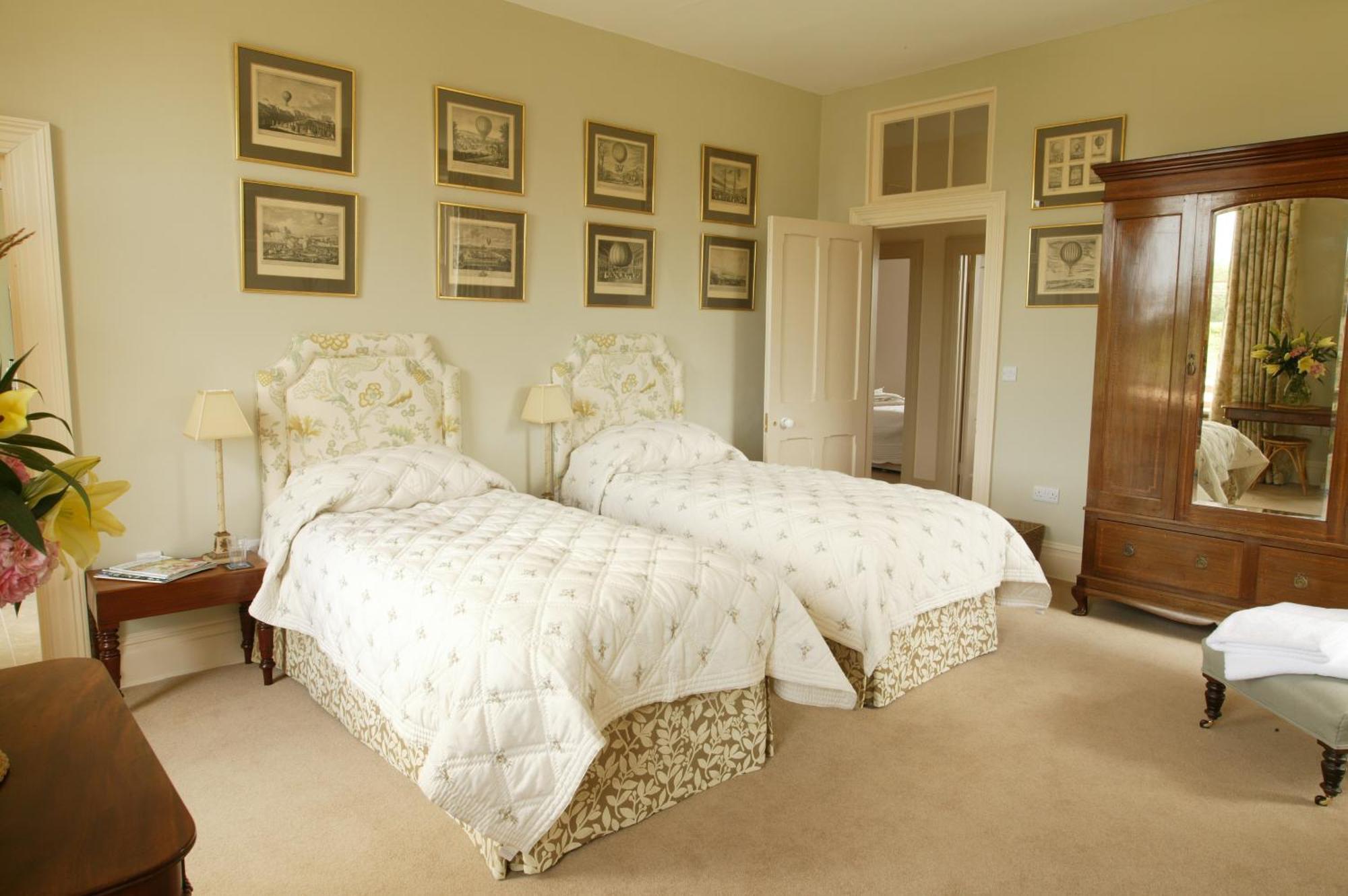 Overtown Manor Bed And Breakfast 스윈던 외부 사진