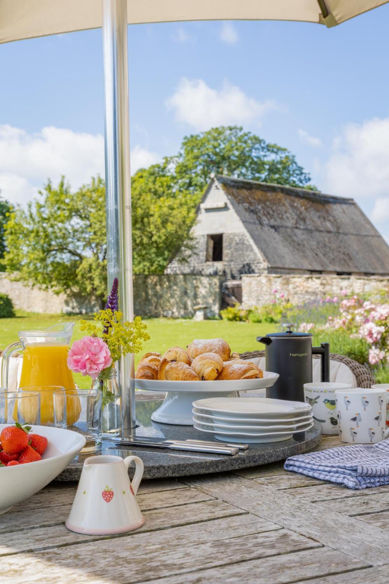 Overtown Manor Bed And Breakfast 스윈던 외부 사진