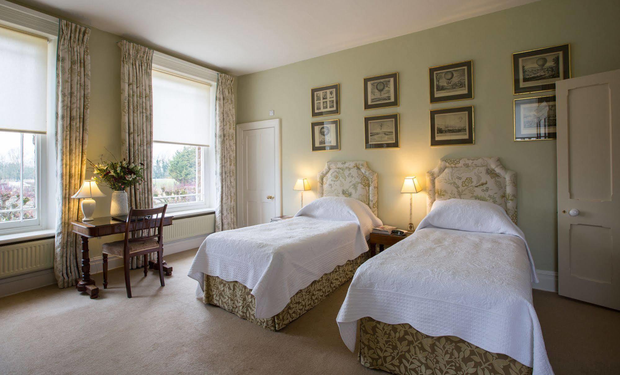 Overtown Manor Bed And Breakfast 스윈던 외부 사진