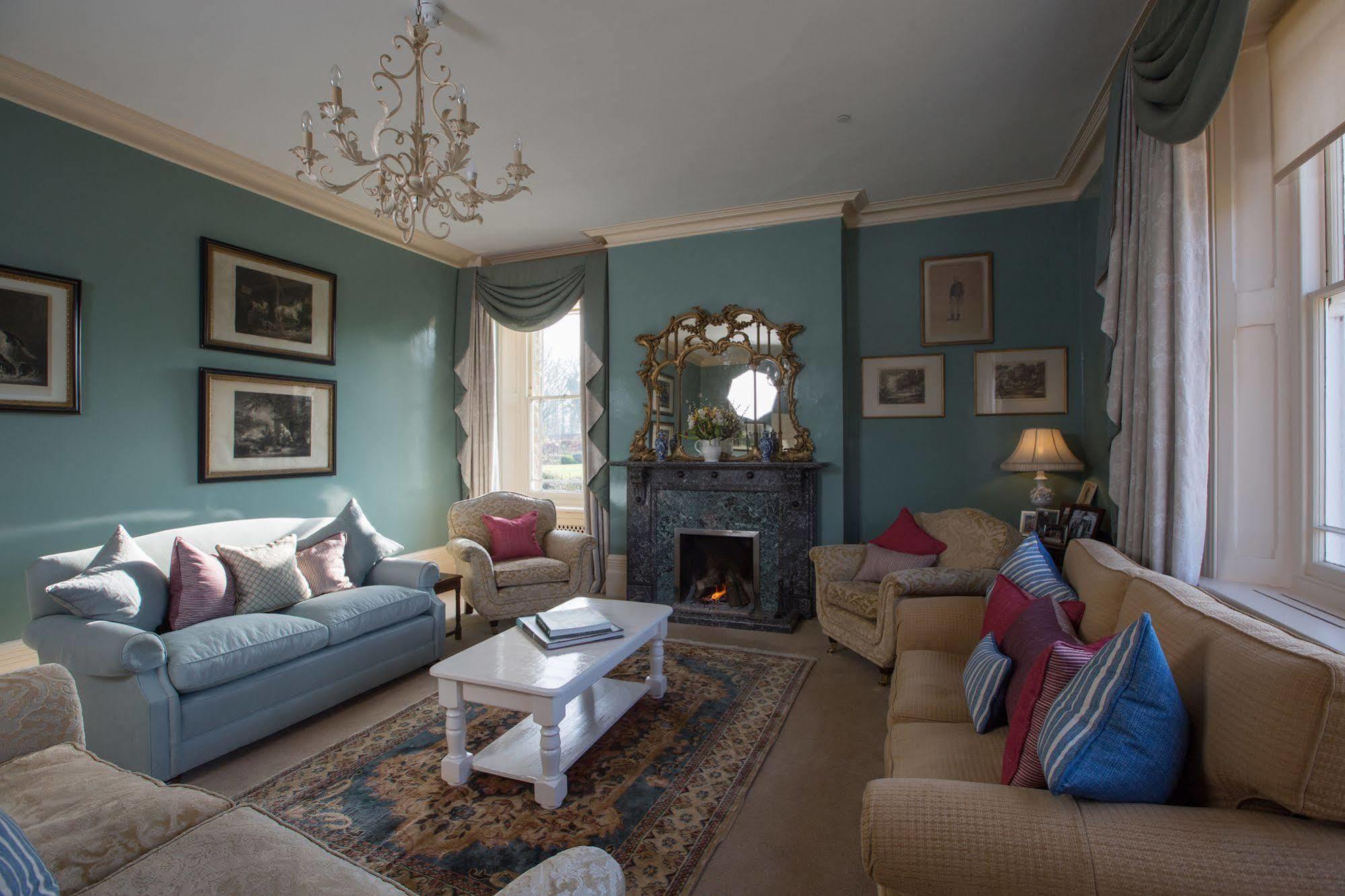 Overtown Manor Bed And Breakfast 스윈던 외부 사진