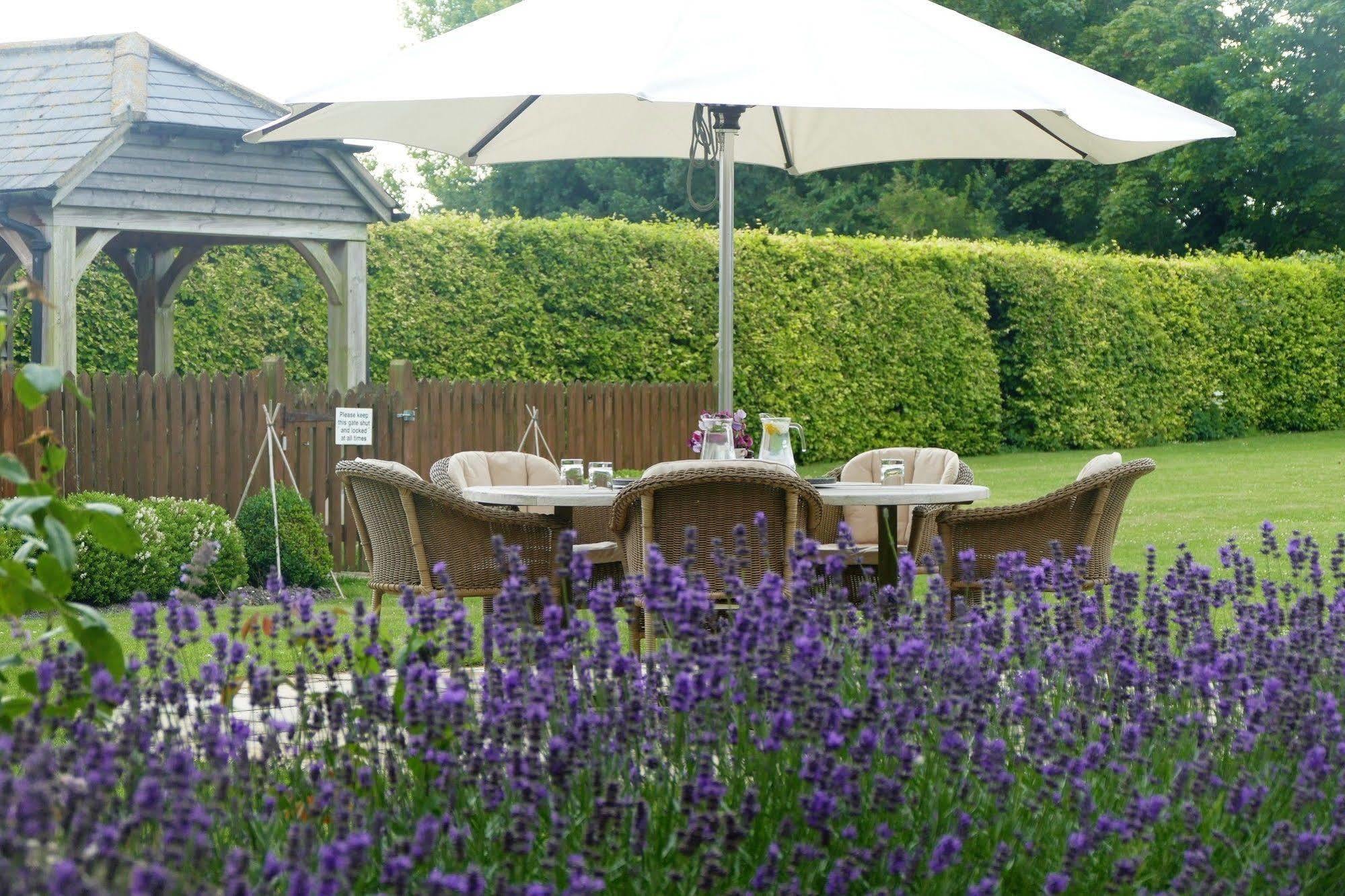 Overtown Manor Bed And Breakfast 스윈던 외부 사진