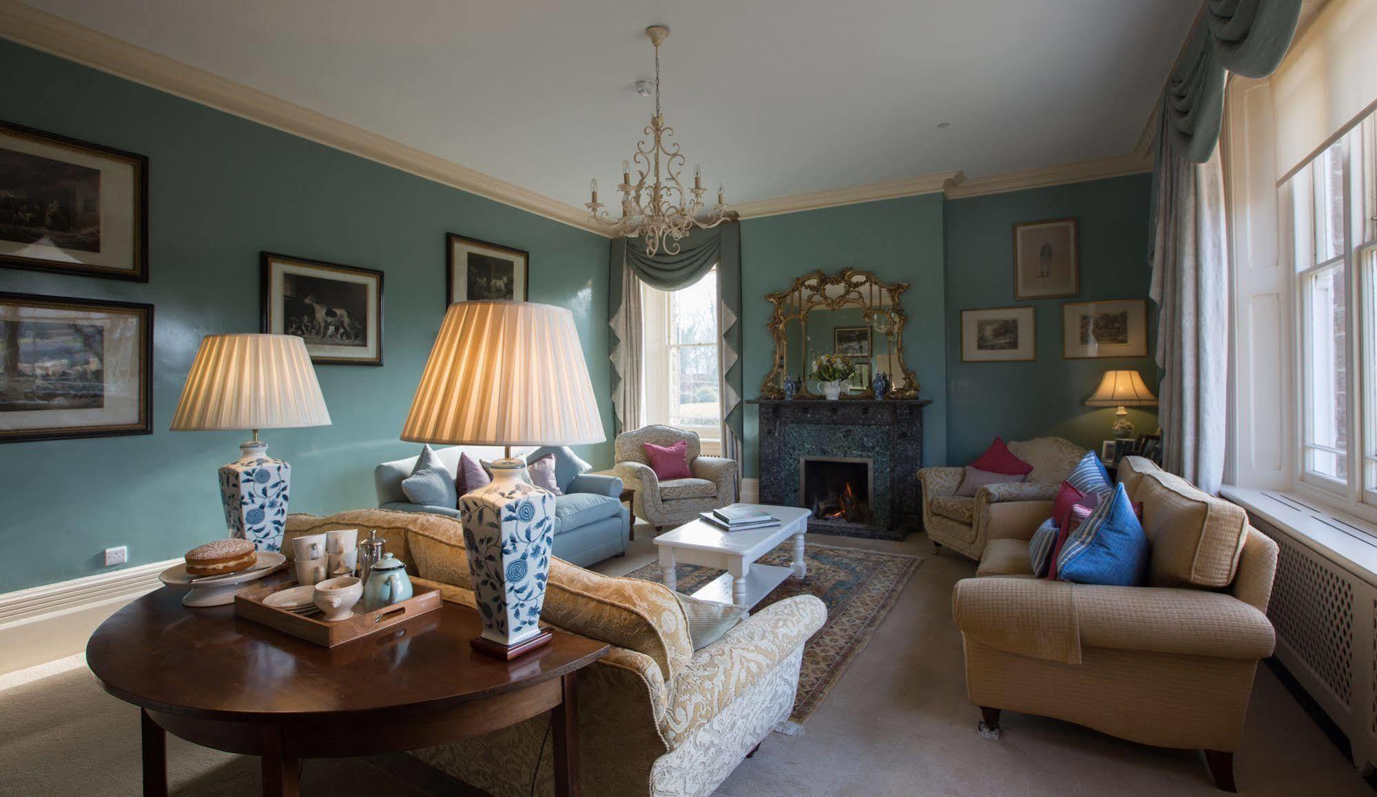 Overtown Manor Bed And Breakfast 스윈던 외부 사진